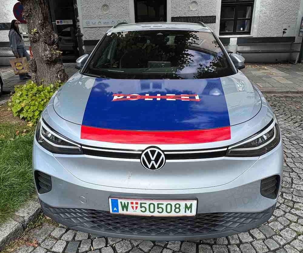 KEINE POLIZEI!